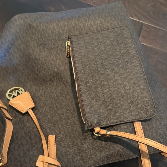 Michael Kors Brown Tote Bag with Pouch NWOT - Picture 10 of 14